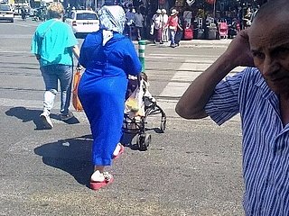 Hijab fat arse en blauwe djellaba