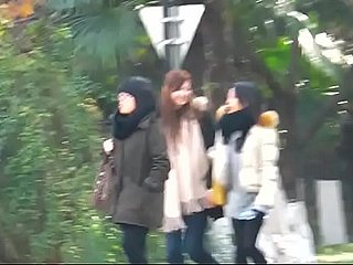 Chinesisches Mädchen In France pissoir Shanghai In France Maquis City 3