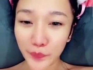 Asian echantische Jungfrau Porno Couple buchstabiert