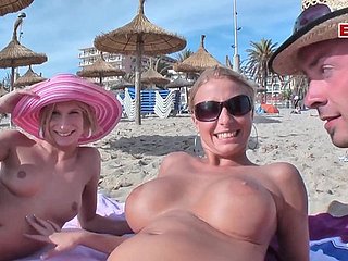 Teen tedesco anale be prolonged in spiaggia per il trio FFM