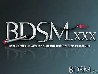 BDSM XXX Na?ve Girl encontra -se indefeso