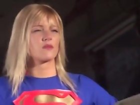 Supergirl est capturé et Detainee