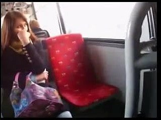 Locate فلاش فتاة غريبة على حافلة