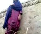 دیوار کے خلاف پاکستانی گاؤں کی لڑکی، اتارنا screwing چھپا