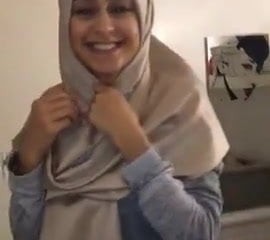 Sexy arab muslim hijab Girl Video leaked