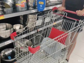 [PREVIEW] Kylie_NG Squirts All Abstain from xe của cô Sau khi mua sắm tại một siêu thị
