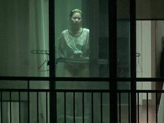 Koreaans meisje lttile dans en half naakt venster voyeur